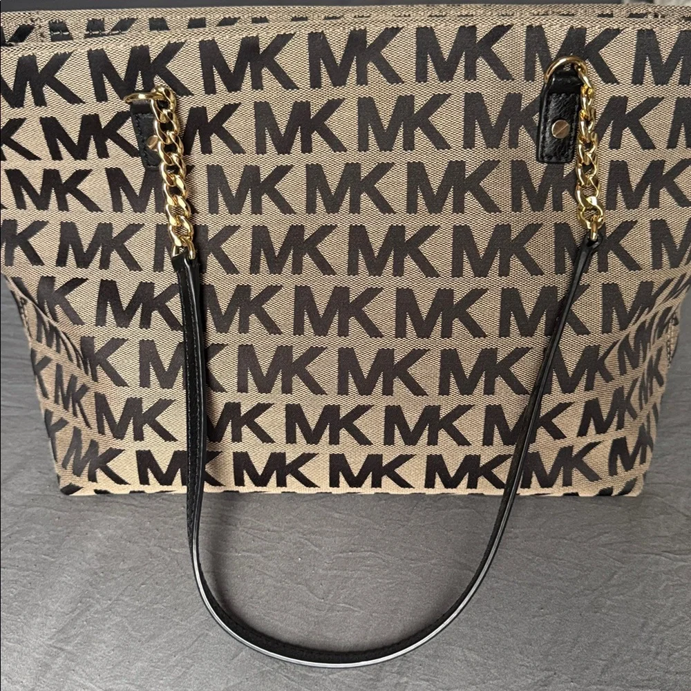 Michael Kors Signature Black and Tan Tote - Picture 14 of 16